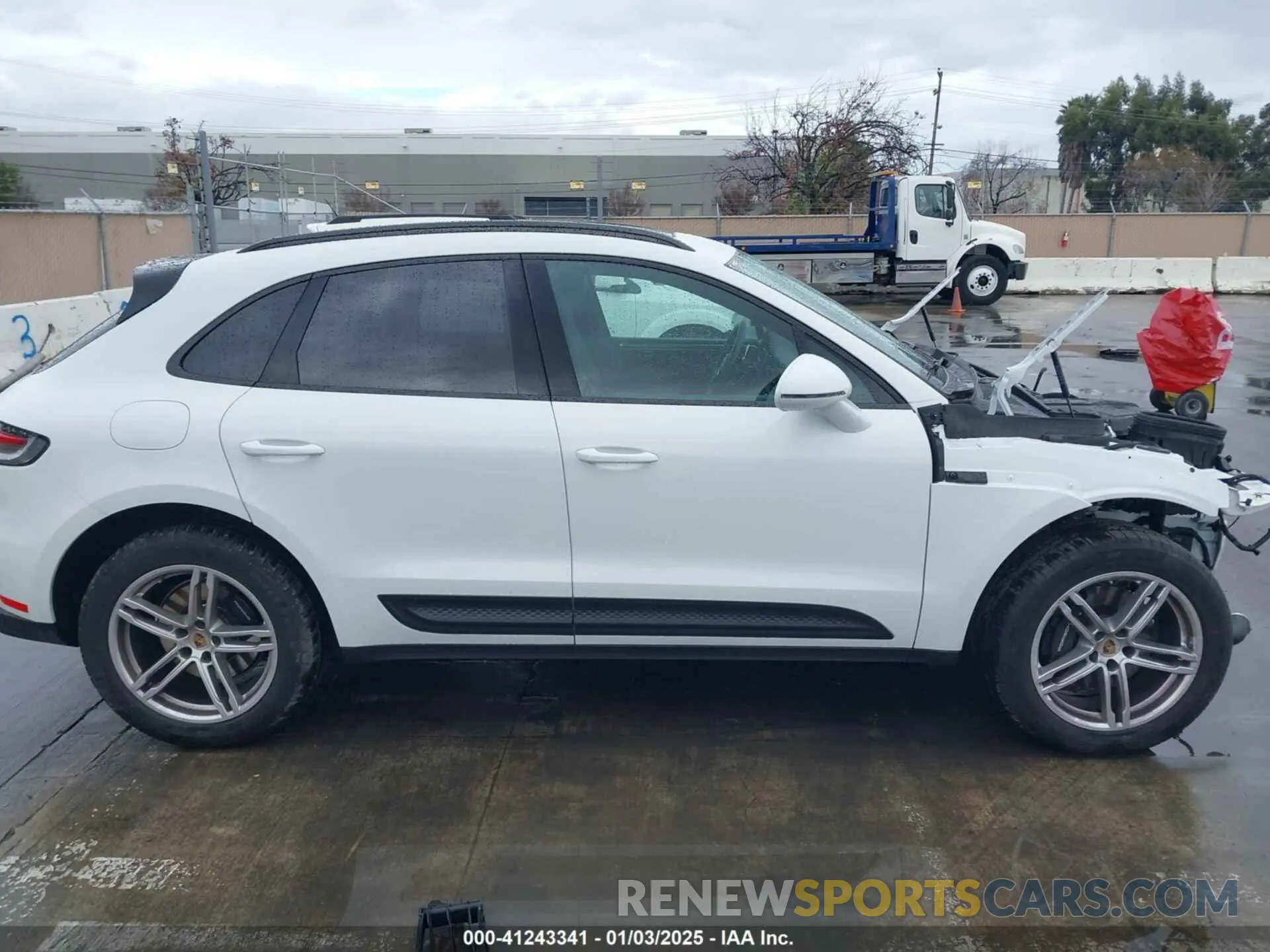14 fotografías del automóvil dañado WP1AA2A57RLB12571 PORSCHE MACAN 2024
