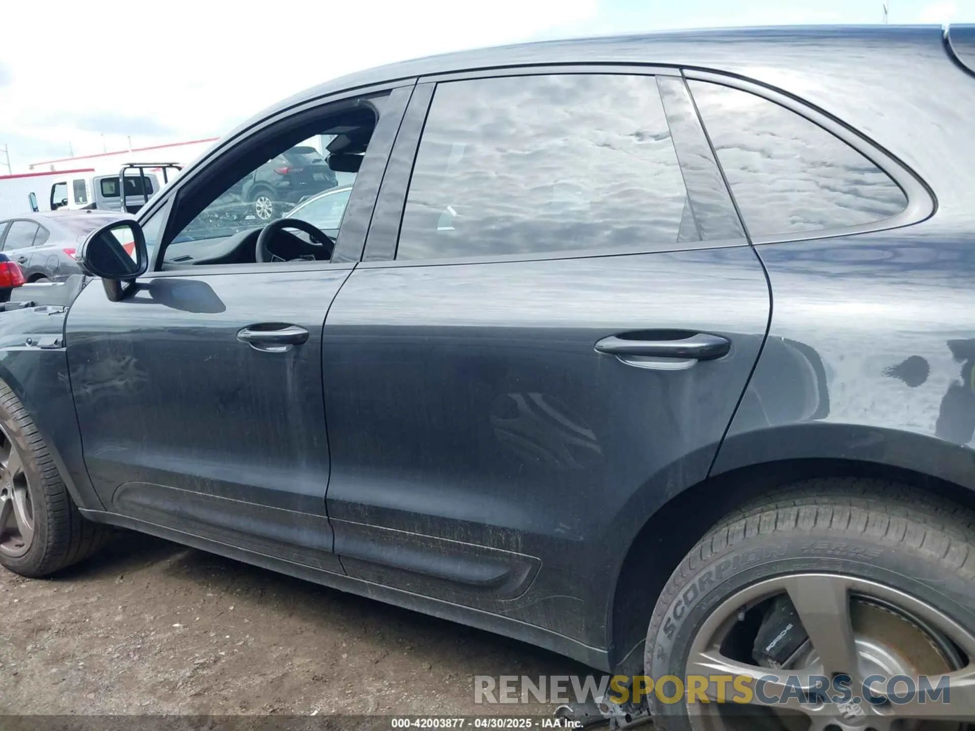 14 fotografías del automóvil dañado WP1AA2A5XRLB18610 PORSCHE MACAN 2024