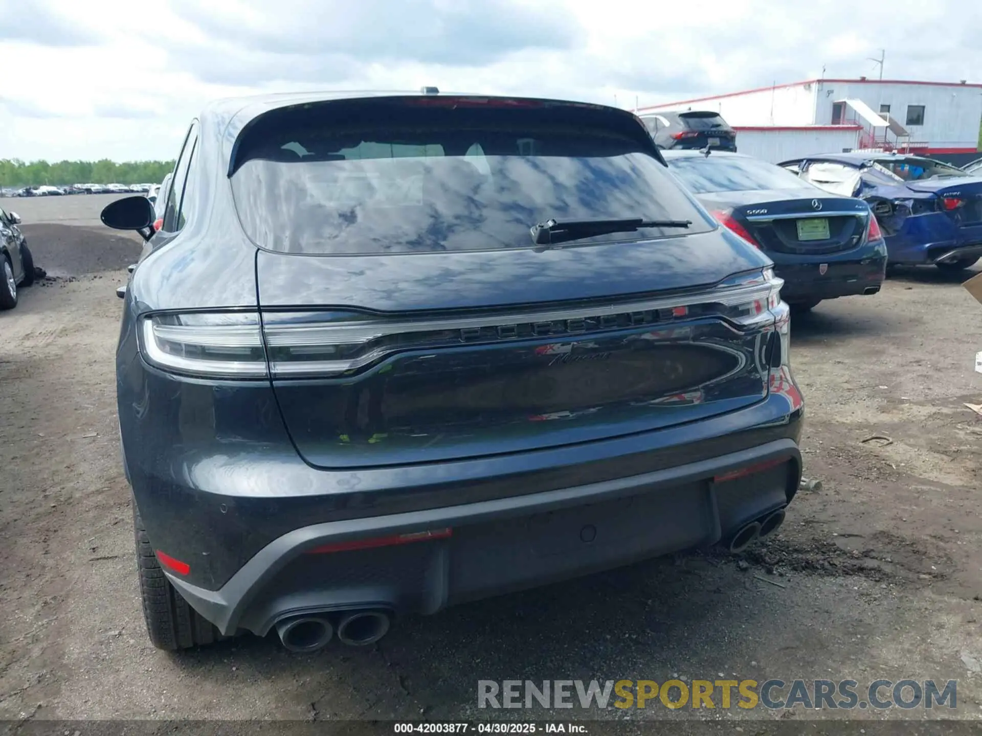 16 fotografías del automóvil dañado WP1AA2A5XRLB18610 PORSCHE MACAN 2024