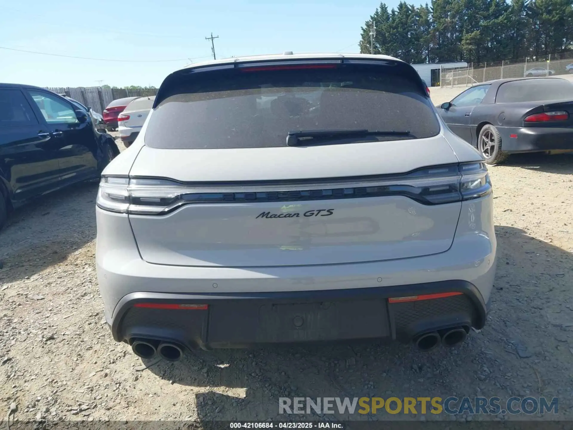 16 fotografías del automóvil dañado WP1AF2A5XRLB57439 PORSCHE MACAN 2024