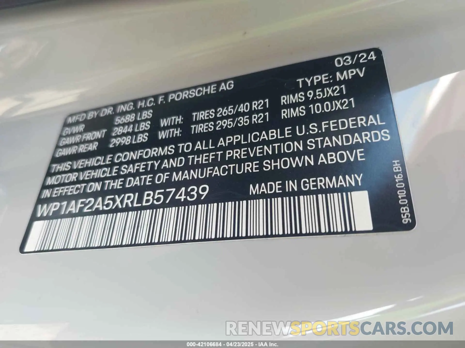 9 fotografías del automóvil dañado WP1AF2A5XRLB57439 PORSCHE MACAN 2024