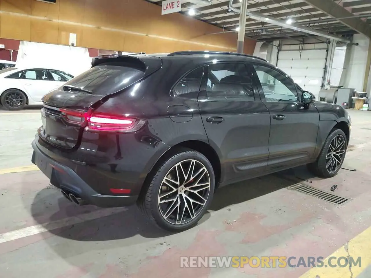 3 fotografías del automóvil dañado WP1AG2A52RLB39370 PORSCHE MACAN 2024