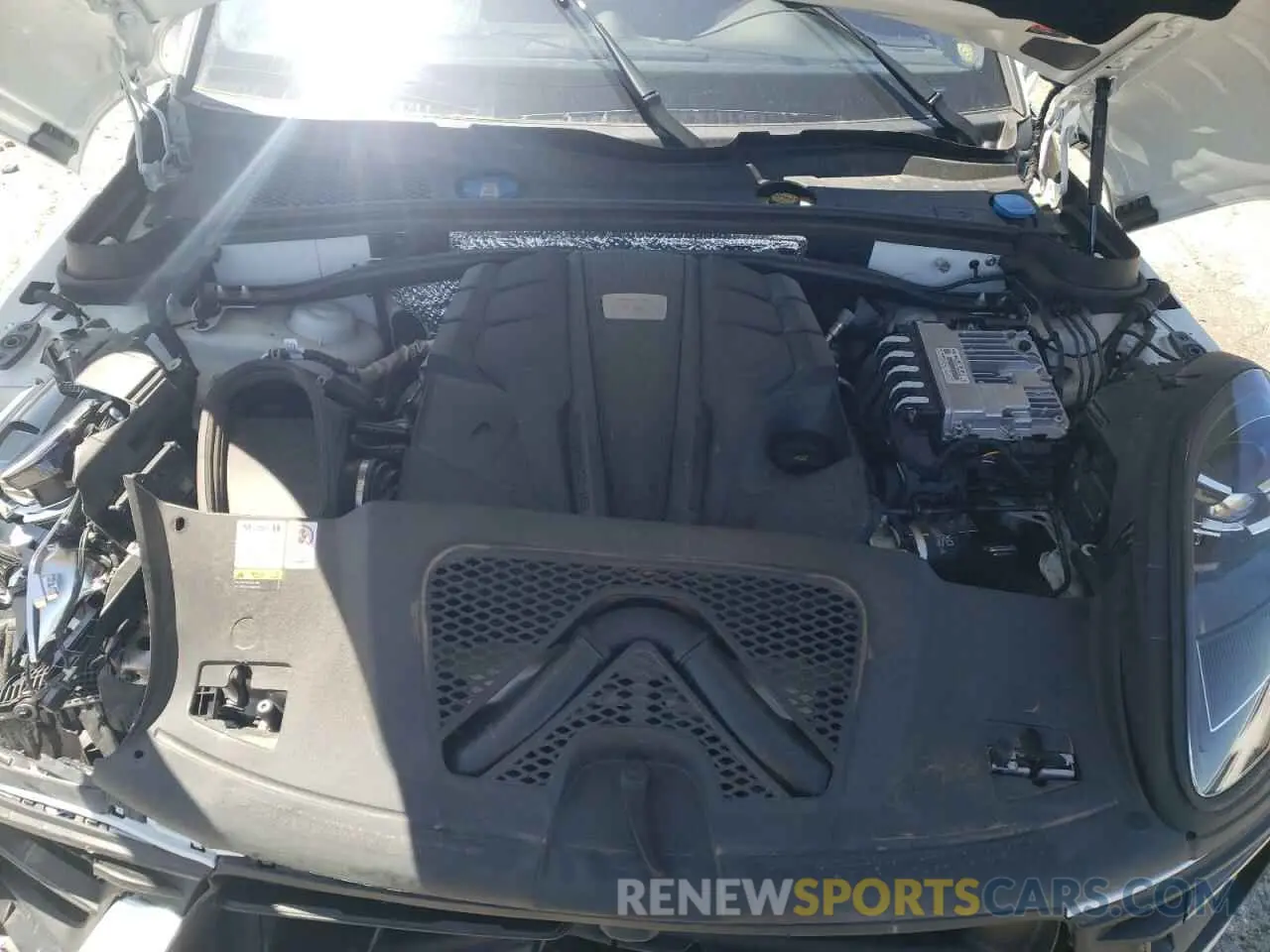 12 fotografías del automóvil dañado WP1AG2A53RLB35246 PORSCHE MACAN 2024