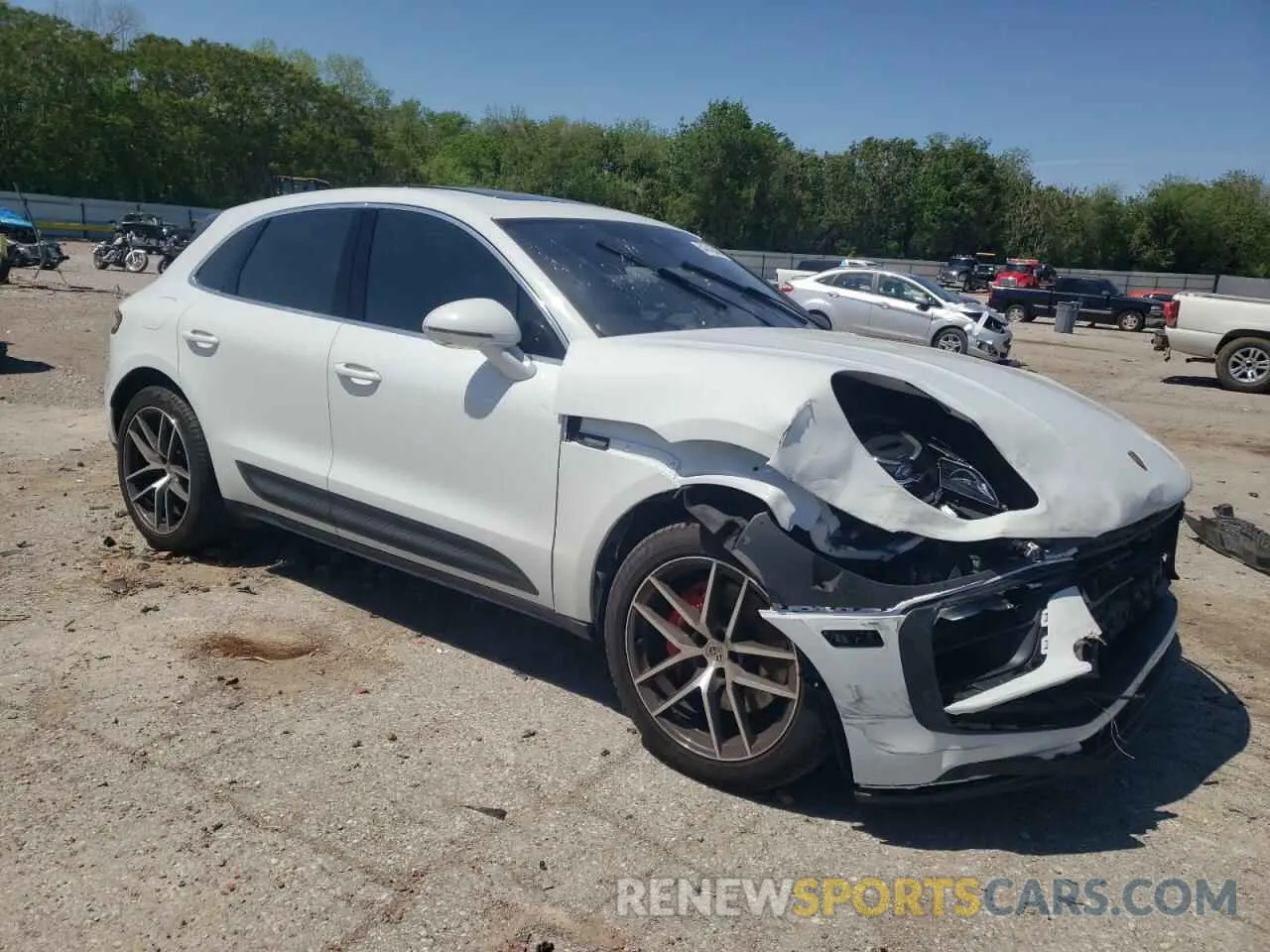 4 fotografías del automóvil dañado WP1AG2A53RLB35246 PORSCHE MACAN 2024