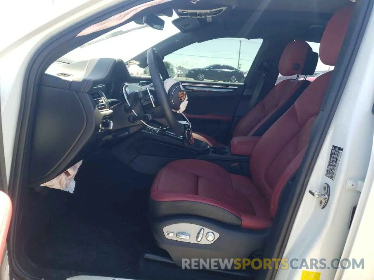 7 fotografías del automóvil dañado WP1AG2A53RLB35246 PORSCHE MACAN 2024