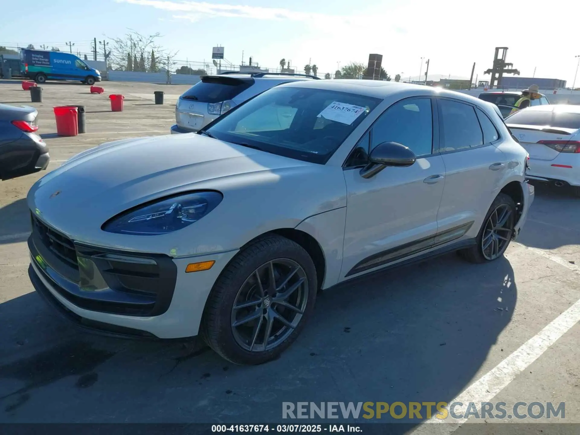 2 fotografías del automóvil dañado WP1AA2A57SLB01477 PORSCHE MACAN 2025