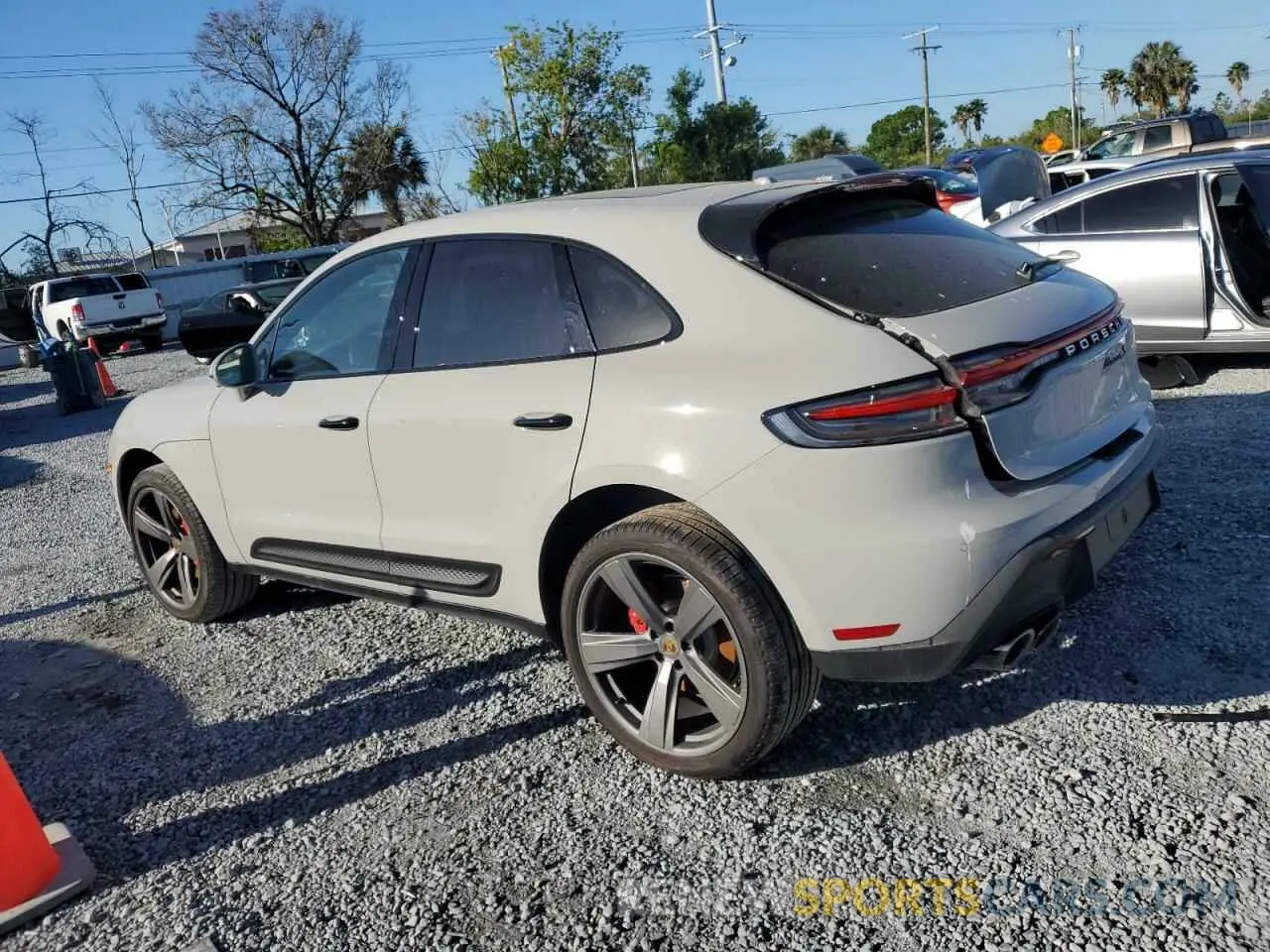 2 fotografías del automóvil dañado WP1AG2A5XSLB41700 PORSCHE MACAN 2025