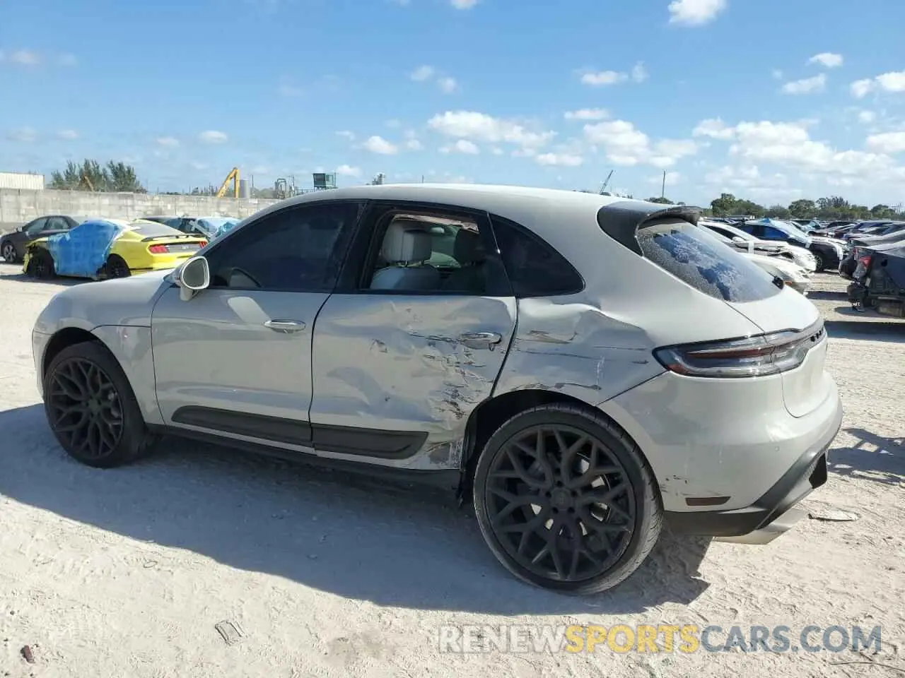 2 fotografías del automóvil dañado WP1AA2A50PLB01828 PORSCHE MACAN BASE 2023