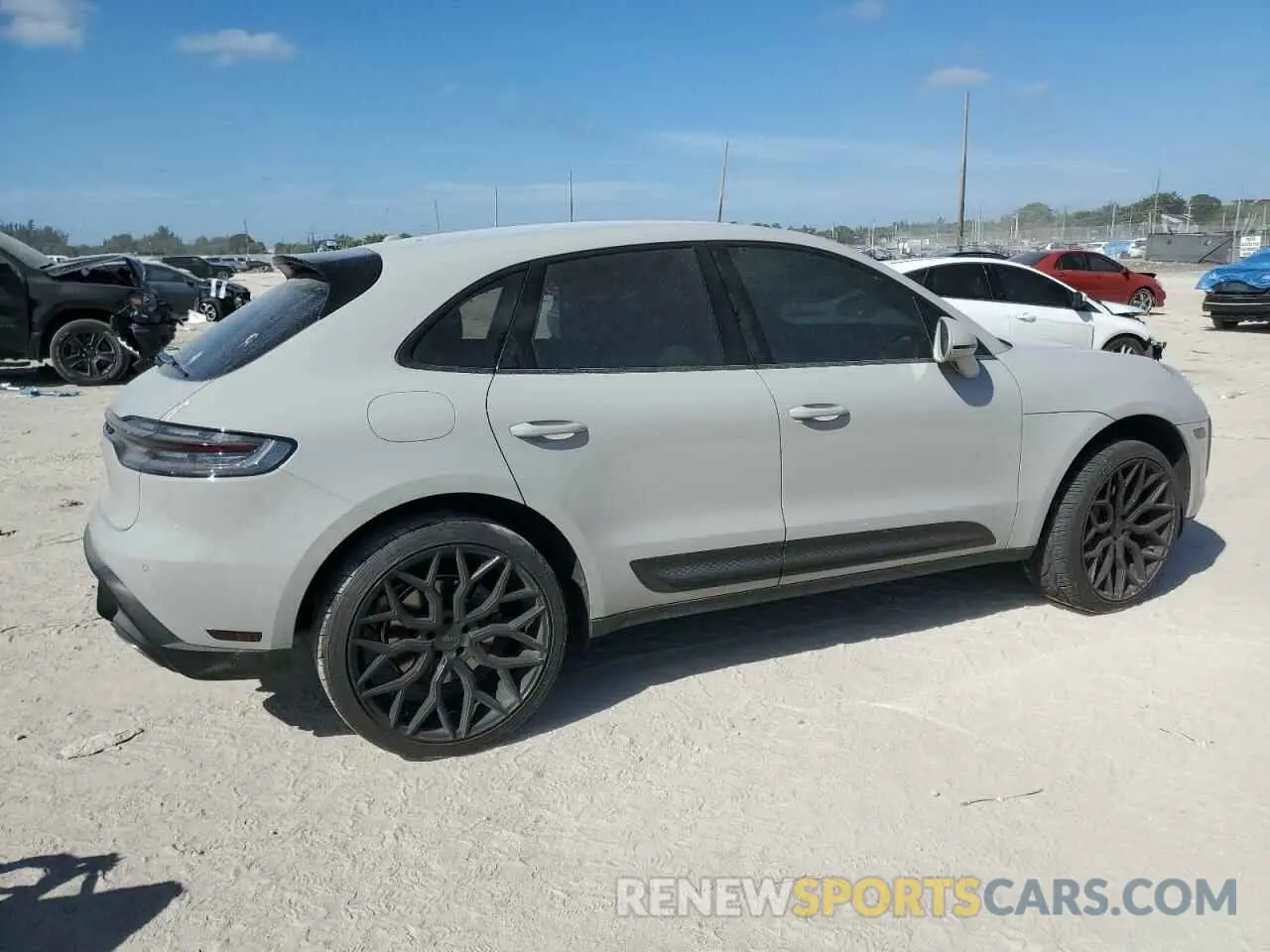 3 fotografías del automóvil dañado WP1AA2A50PLB01828 PORSCHE MACAN BASE 2023