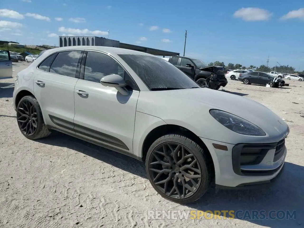 4 fotografías del automóvil dañado WP1AA2A50PLB01828 PORSCHE MACAN BASE 2023