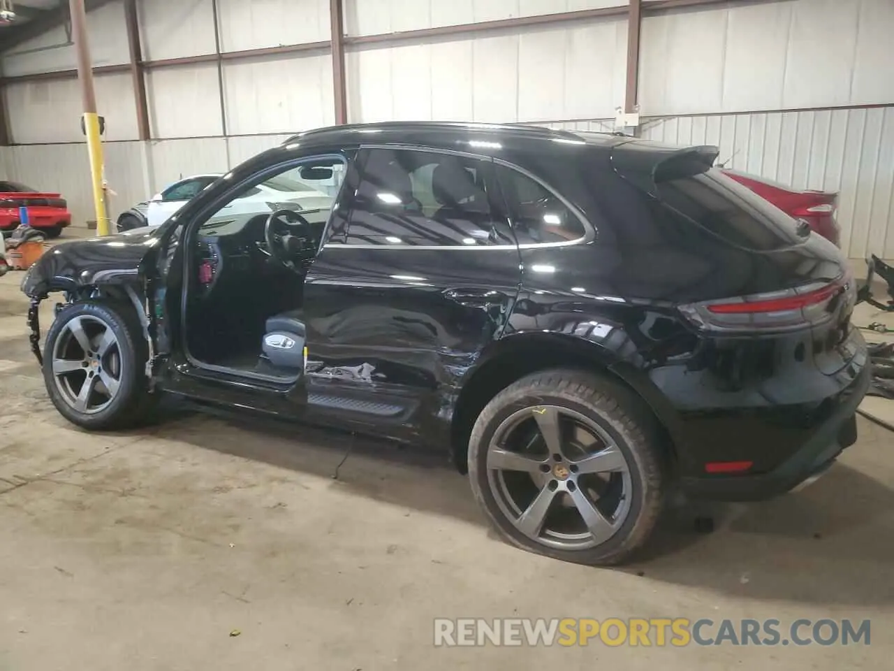 2 fotografías del automóvil dañado WP1AA2A50PLB15759 PORSCHE MACAN BASE 2023