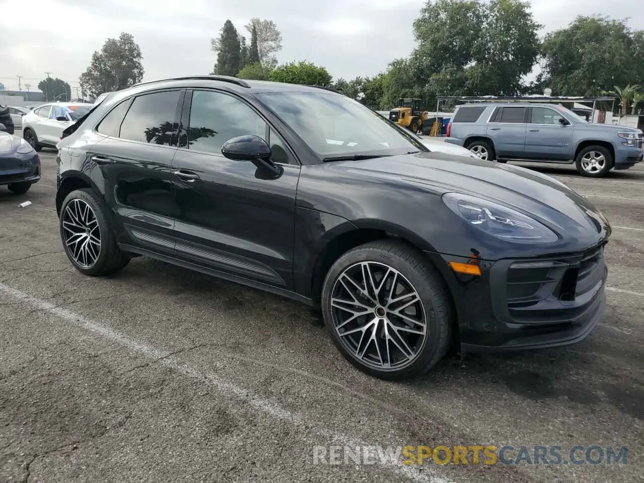 4 fotografías del automóvil dañado WP1AA2A50PLB16555 PORSCHE MACAN BASE 2023