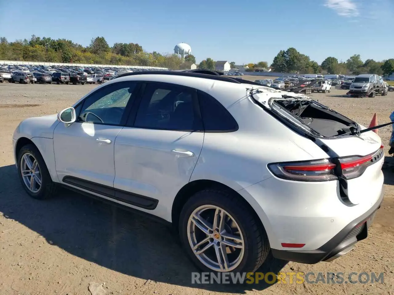 2 fotografías del automóvil dañado WP1AA2A53PLB00737 PORSCHE MACAN BASE 2023