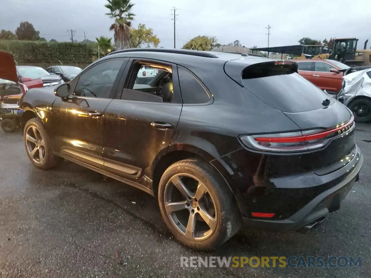 2 fotografías del automóvil dañado WP1AA2A53PLB19840 PORSCHE MACAN BASE 2023
