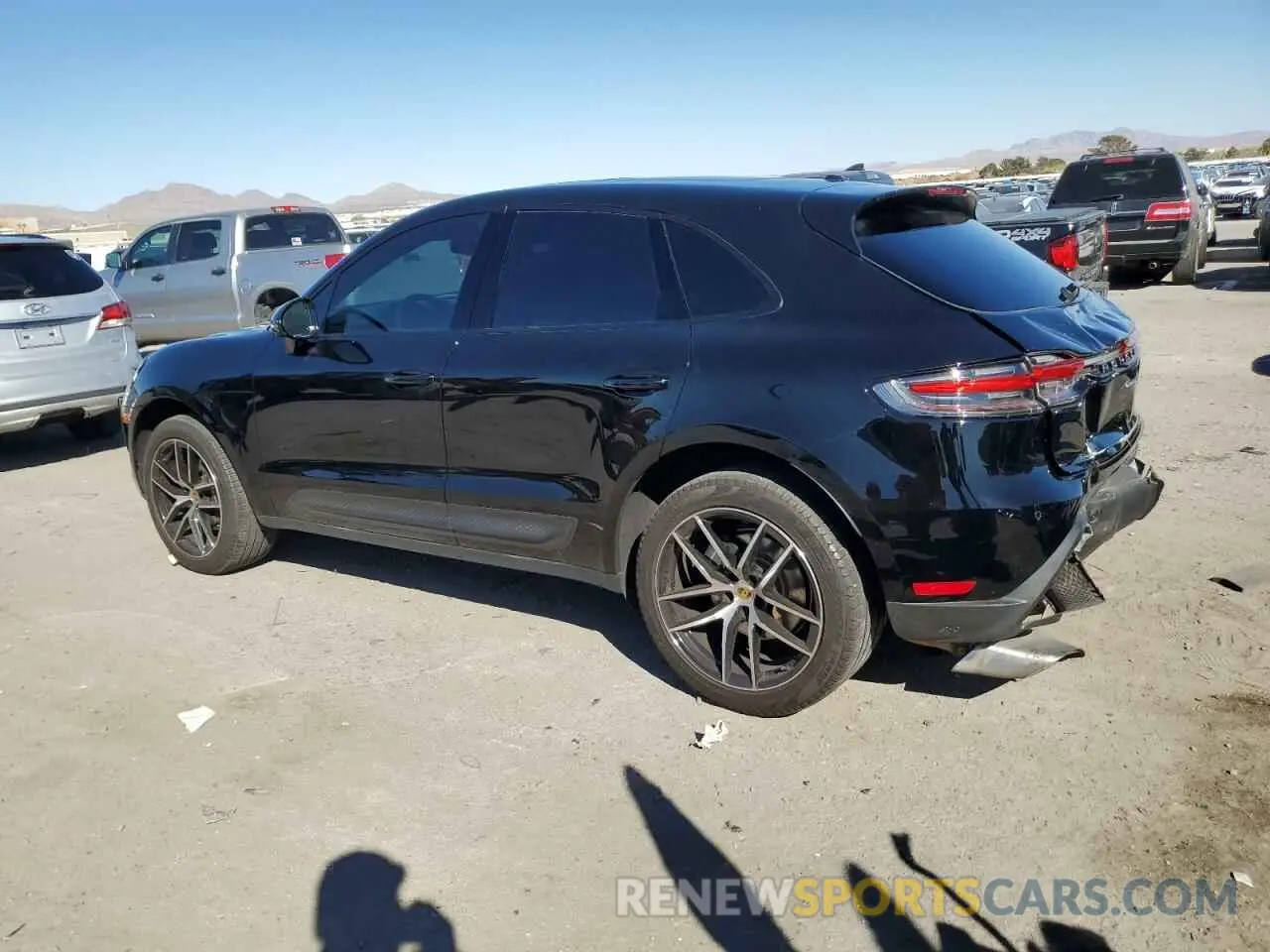 2 fotografías del automóvil dañado WP1AA2A54PLB15442 PORSCHE MACAN BASE 2023