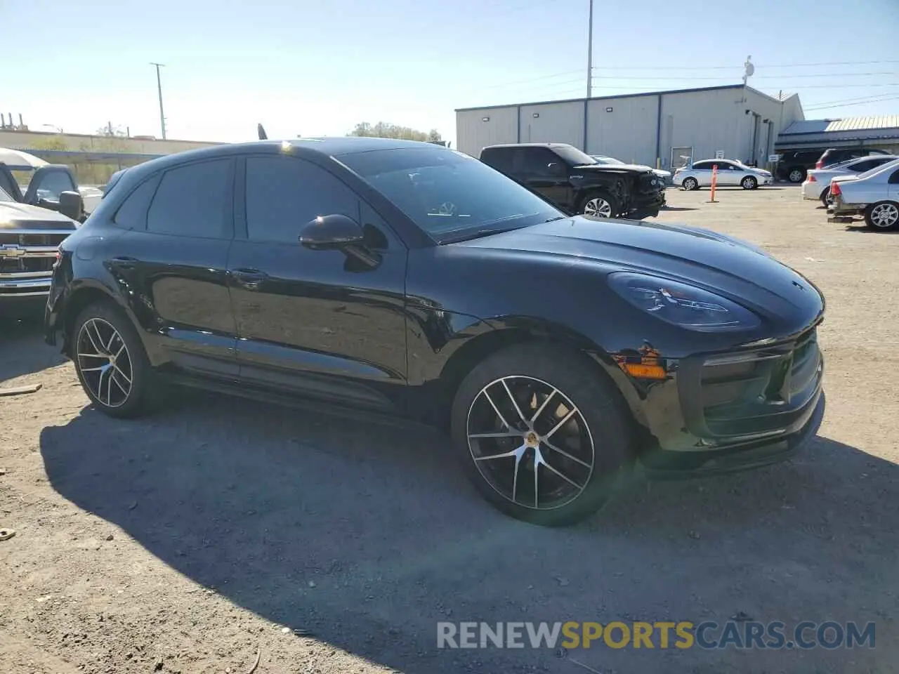 4 fotografías del automóvil dañado WP1AA2A54PLB15442 PORSCHE MACAN BASE 2023