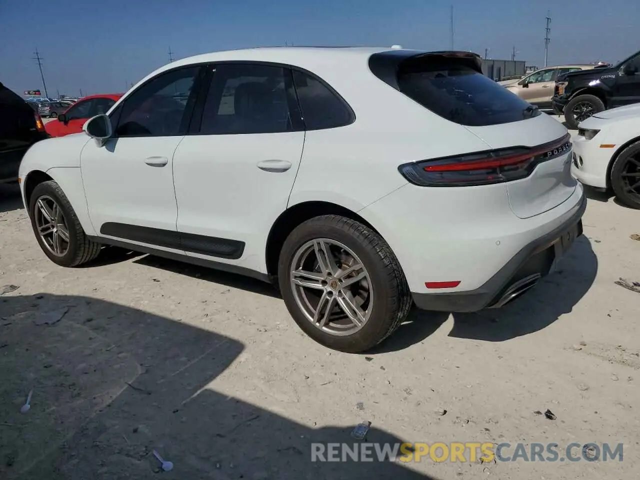 2 fotografías del automóvil dañado WP1AA2A54PLB17689 PORSCHE MACAN BASE 2023