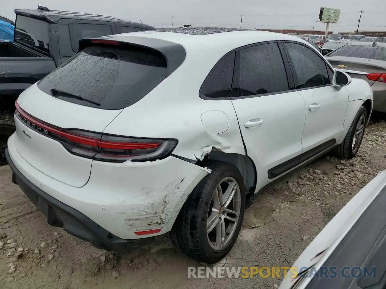 3 fotografías del automóvil dañado WP1AA2A54PLB17689 PORSCHE MACAN BASE 2023