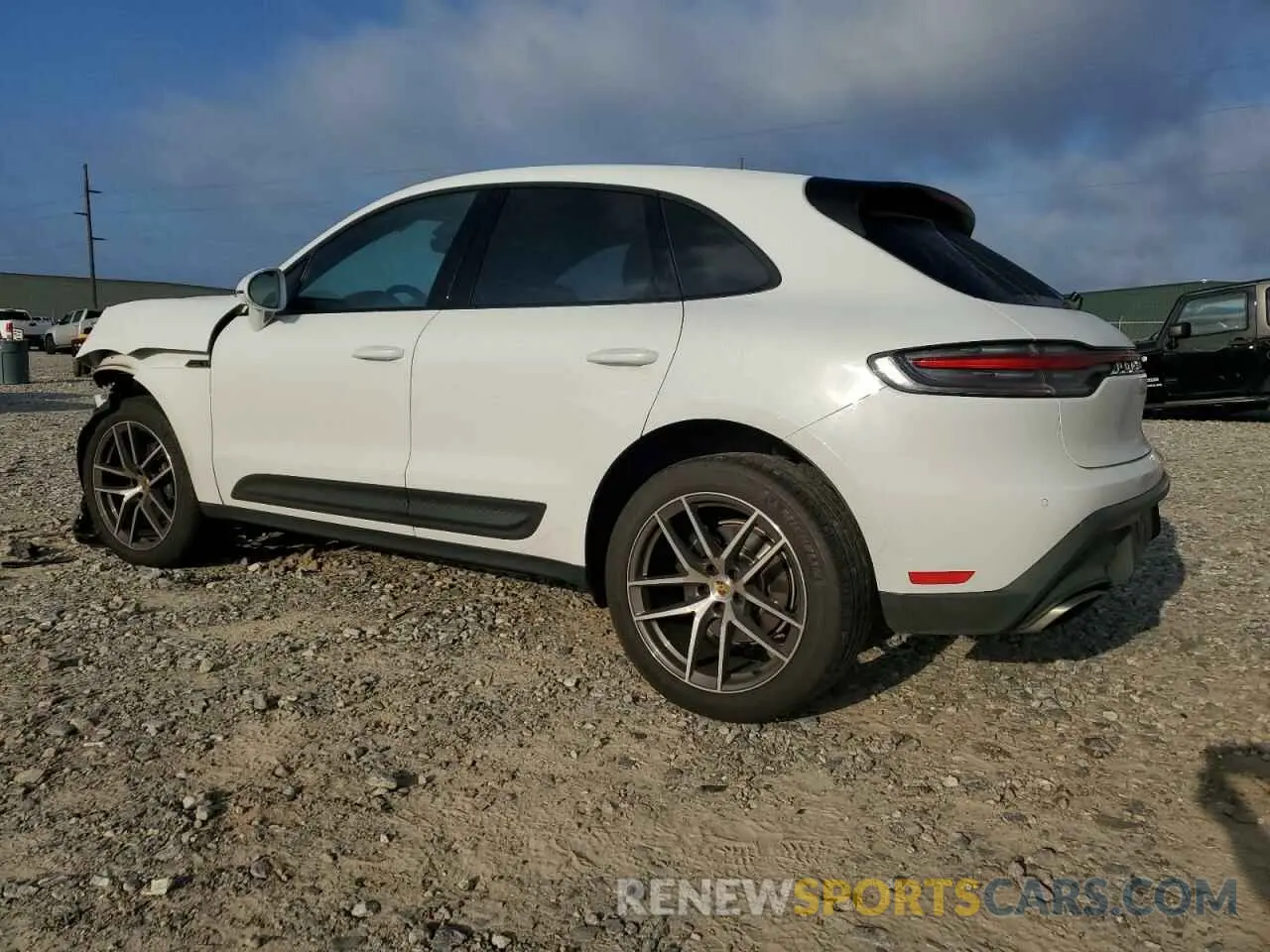 2 fotografías del automóvil dañado WP1AA2A57PLB07657 PORSCHE MACAN BASE 2023