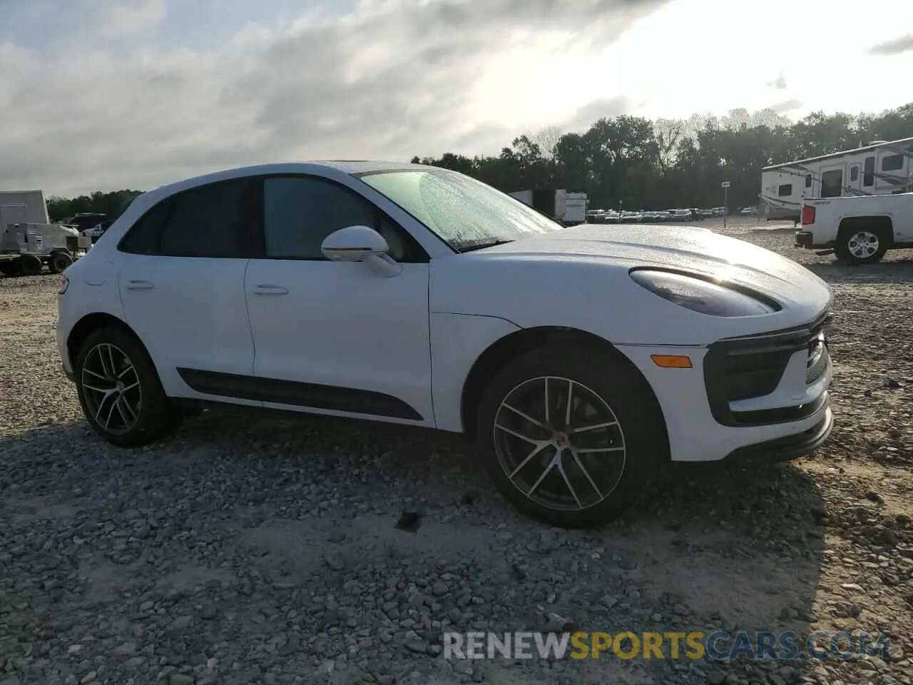 4 fotografías del automóvil dañado WP1AA2A57PLB07657 PORSCHE MACAN BASE 2023