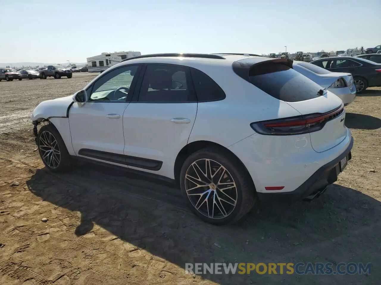 2 fotografías del automóvil dañado WP1AA2A57PLB18710 PORSCHE MACAN BASE 2023
