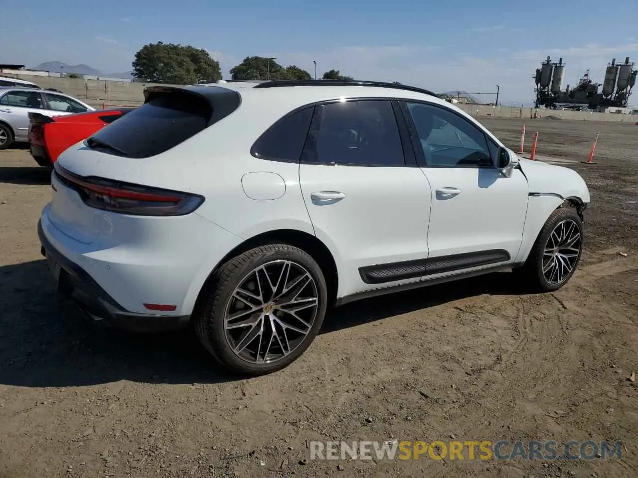 3 fotografías del automóvil dañado WP1AA2A57PLB18710 PORSCHE MACAN BASE 2023