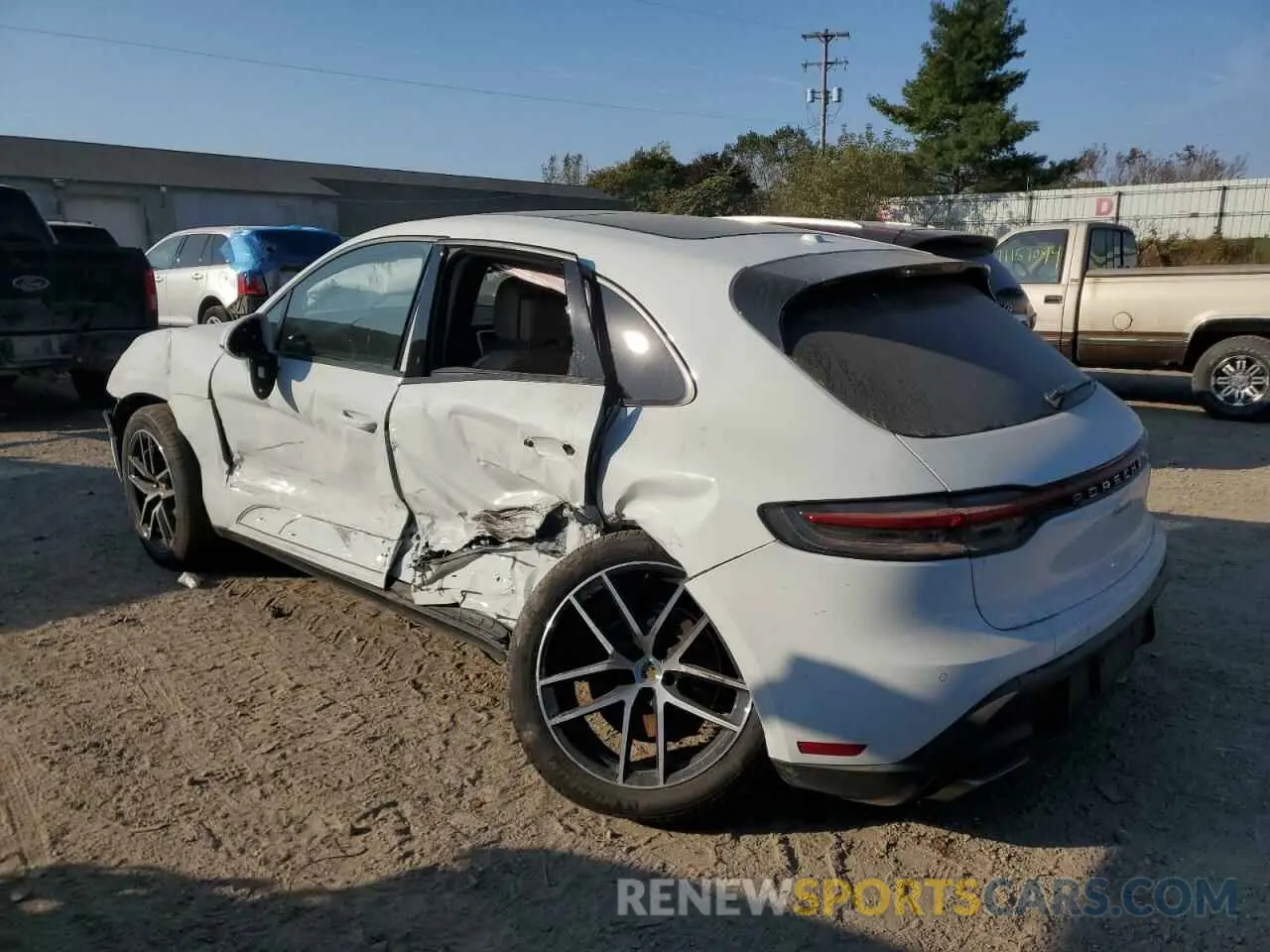 2 fotografías del automóvil dañado WP1AA2A57PLB20327 PORSCHE MACAN BASE 2023