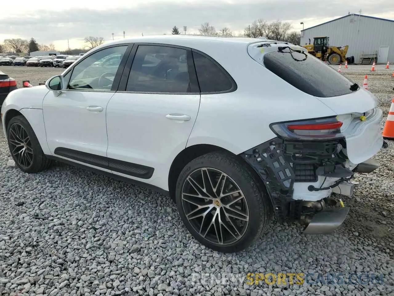2 fotografías del automóvil dañado WP1AA2A58PLB10616 PORSCHE MACAN BASE 2023