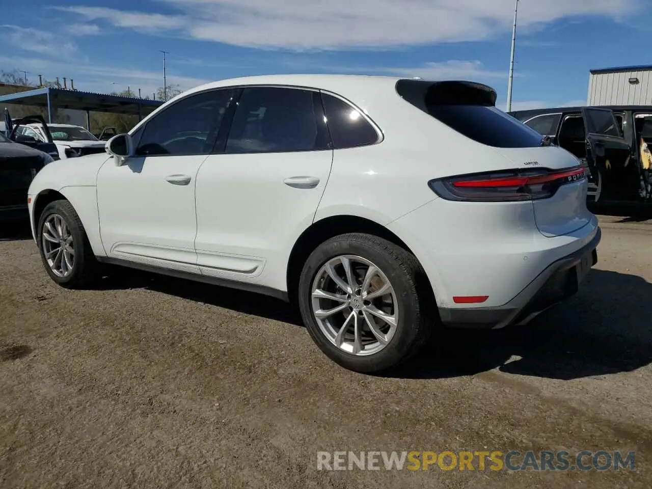 2 fotografías del automóvil dañado WP1AA2A59PLB10768 PORSCHE MACAN BASE 2023