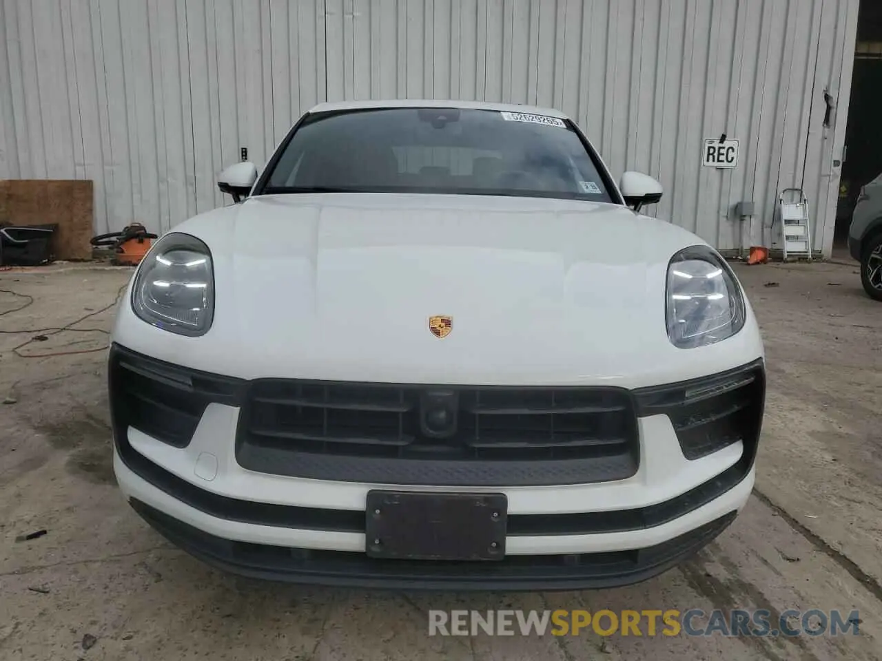 5 fotografías del automóvil dañado WP1AA2A59PLB11919 PORSCHE MACAN BASE 2023