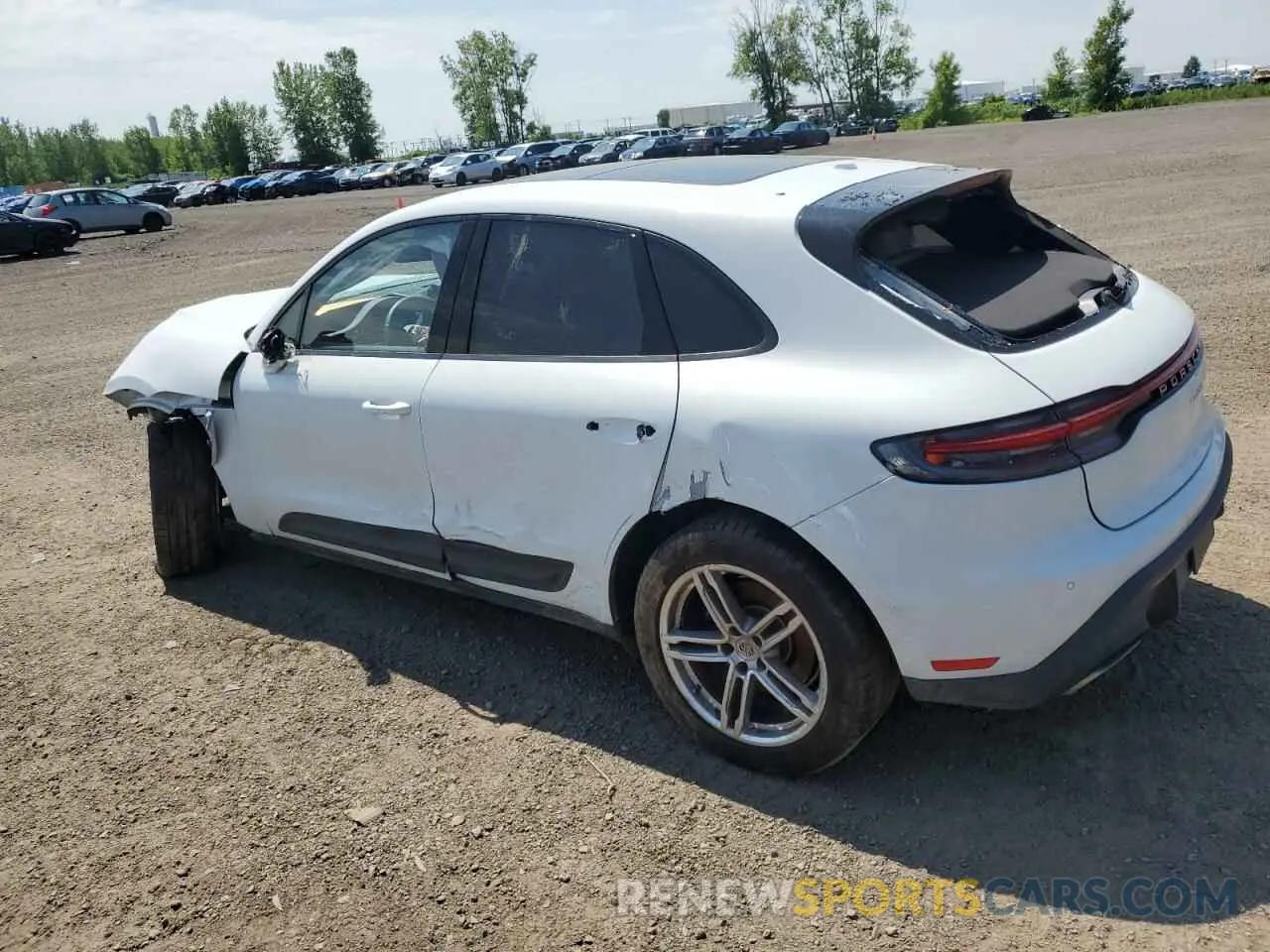 2 fotografías del automóvil dañado WP1AA2A5XPLB11654 PORSCHE MACAN BASE 2023