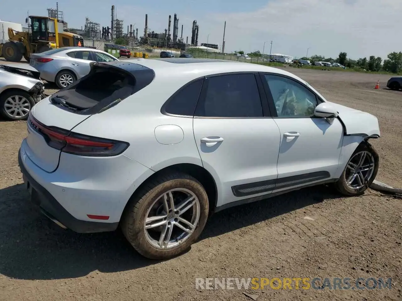 3 fotografías del automóvil dañado WP1AA2A5XPLB11654 PORSCHE MACAN BASE 2023