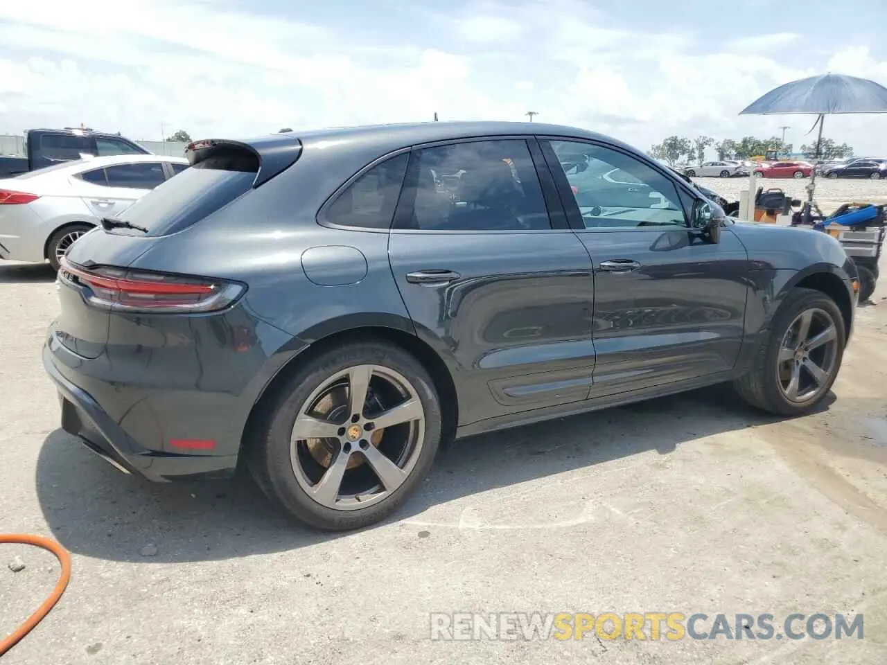 3 fotografías del automóvil dañado WP1AA2A50RLB02092 PORSCHE MACAN BASE 2024