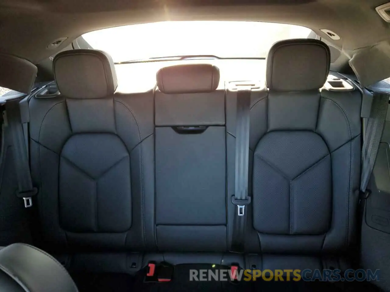 10 fotografías del automóvil dañado WP1AA2A50RLB17367 PORSCHE MACAN BASE 2024