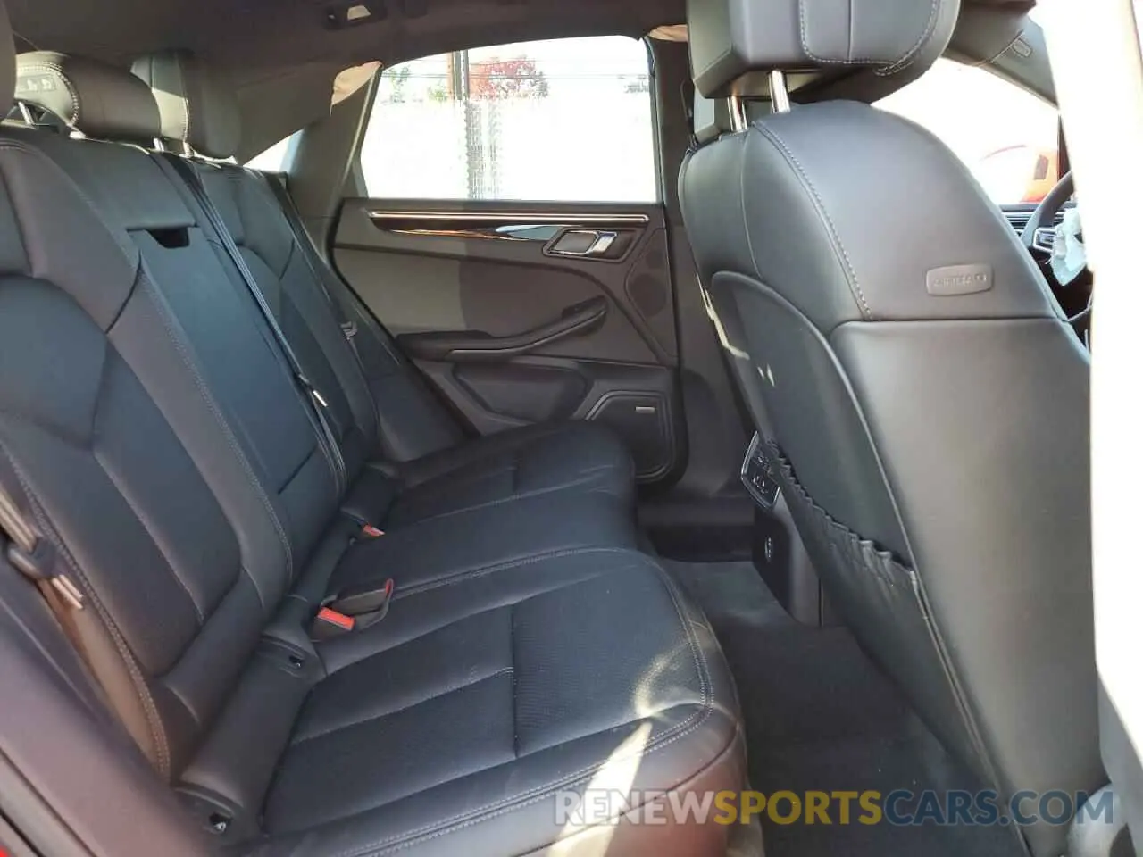 11 fotografías del automóvil dañado WP1AA2A50RLB17367 PORSCHE MACAN BASE 2024
