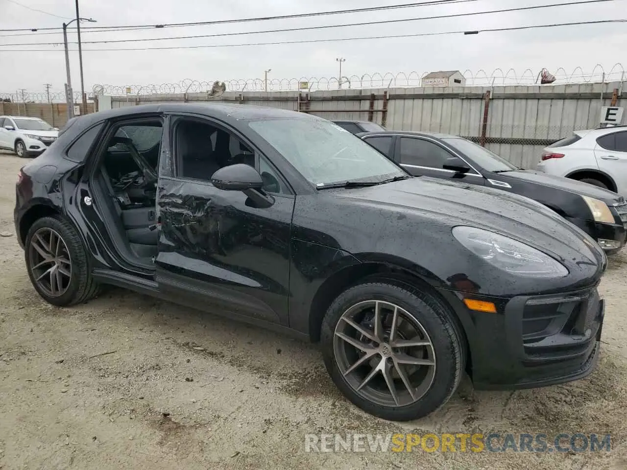 4 fotografías del automóvil dañado WP1AA2A51RLB12470 PORSCHE MACAN BASE 2024