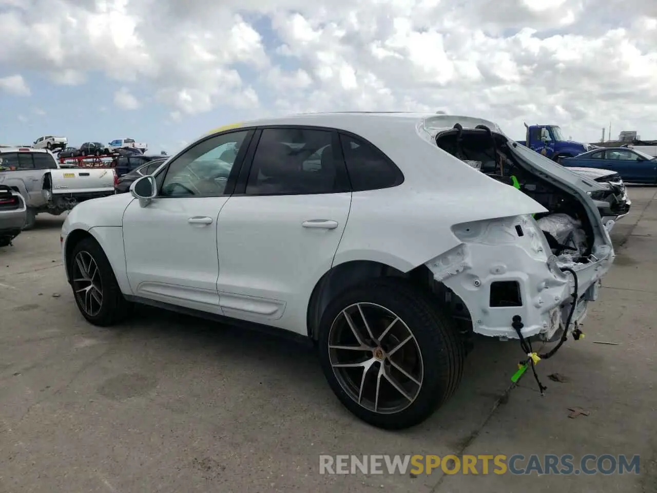 2 fotografías del automóvil dañado WP1AA2A51RLB15983 PORSCHE MACAN BASE 2024