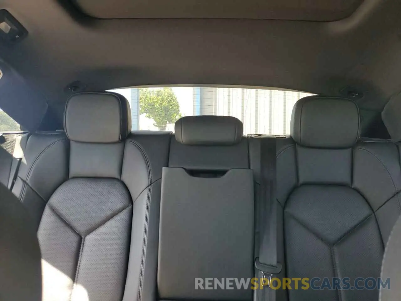 10 fotografías del automóvil dañado WP1AA2A55RLB16246 PORSCHE MACAN BASE 2024