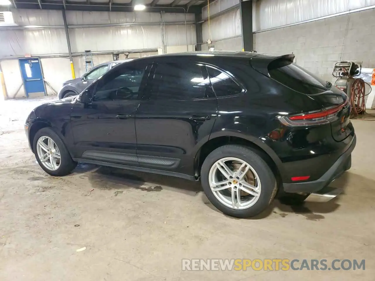 2 fotografías del automóvil dañado WP1AA2A56RLB00993 PORSCHE MACAN BASE 2024