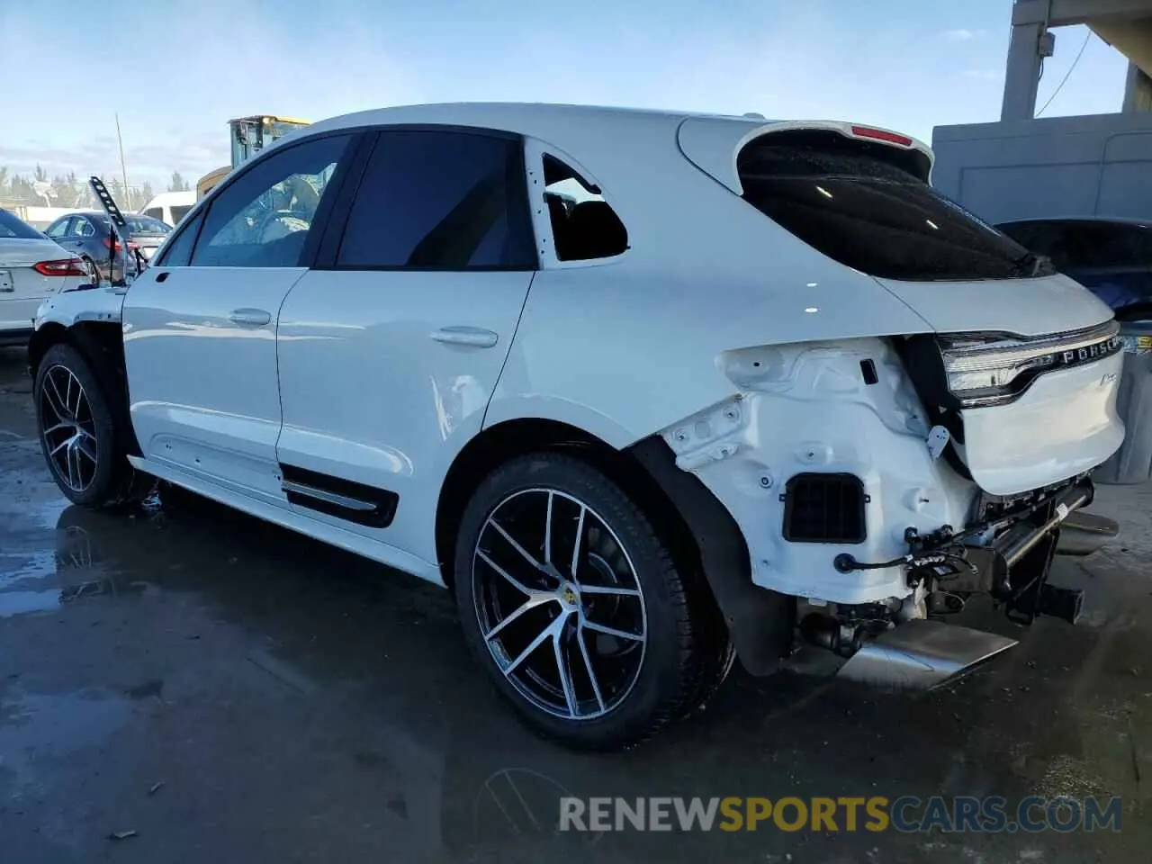 2 fotografías del automóvil dañado WP1AA2A57RLB02901 PORSCHE MACAN BASE 2024