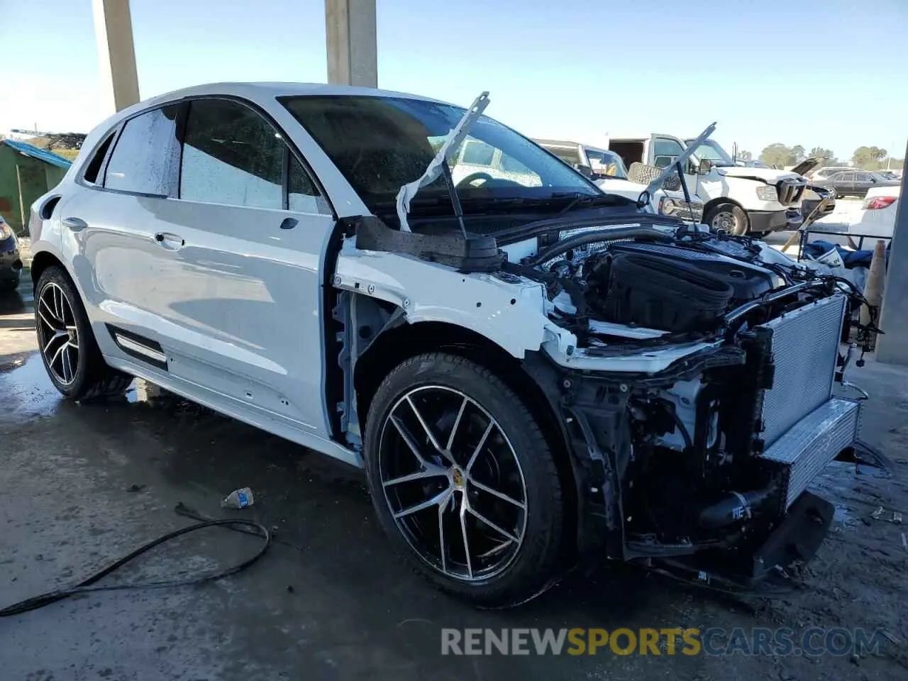 4 fotografías del automóvil dañado WP1AA2A57RLB02901 PORSCHE MACAN BASE 2024
