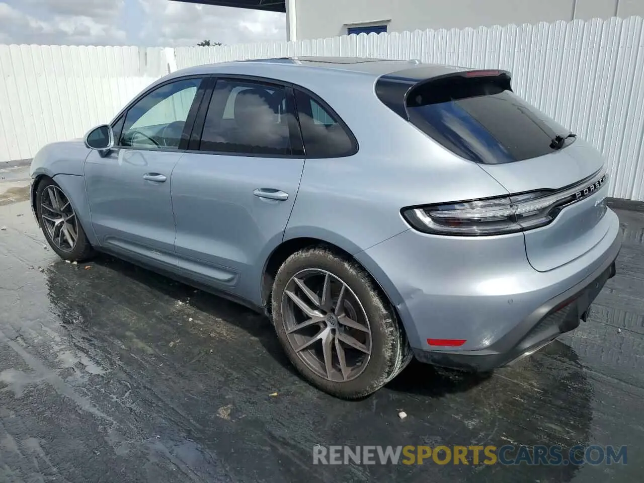 2 fotografías del automóvil dañado WP1AA2A59RLB07100 PORSCHE MACAN BASE 2024