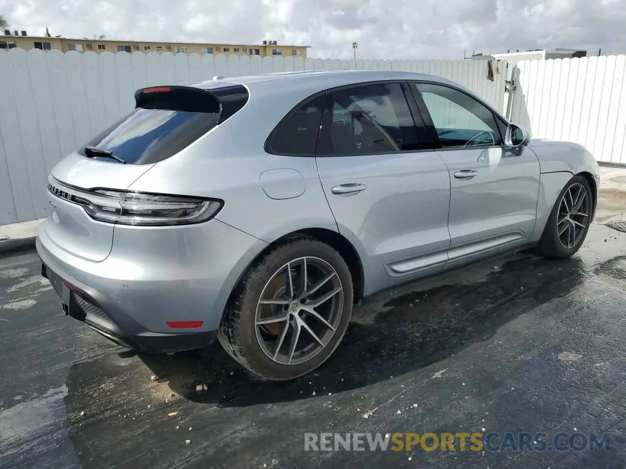 3 fotografías del automóvil dañado WP1AA2A59RLB07100 PORSCHE MACAN BASE 2024