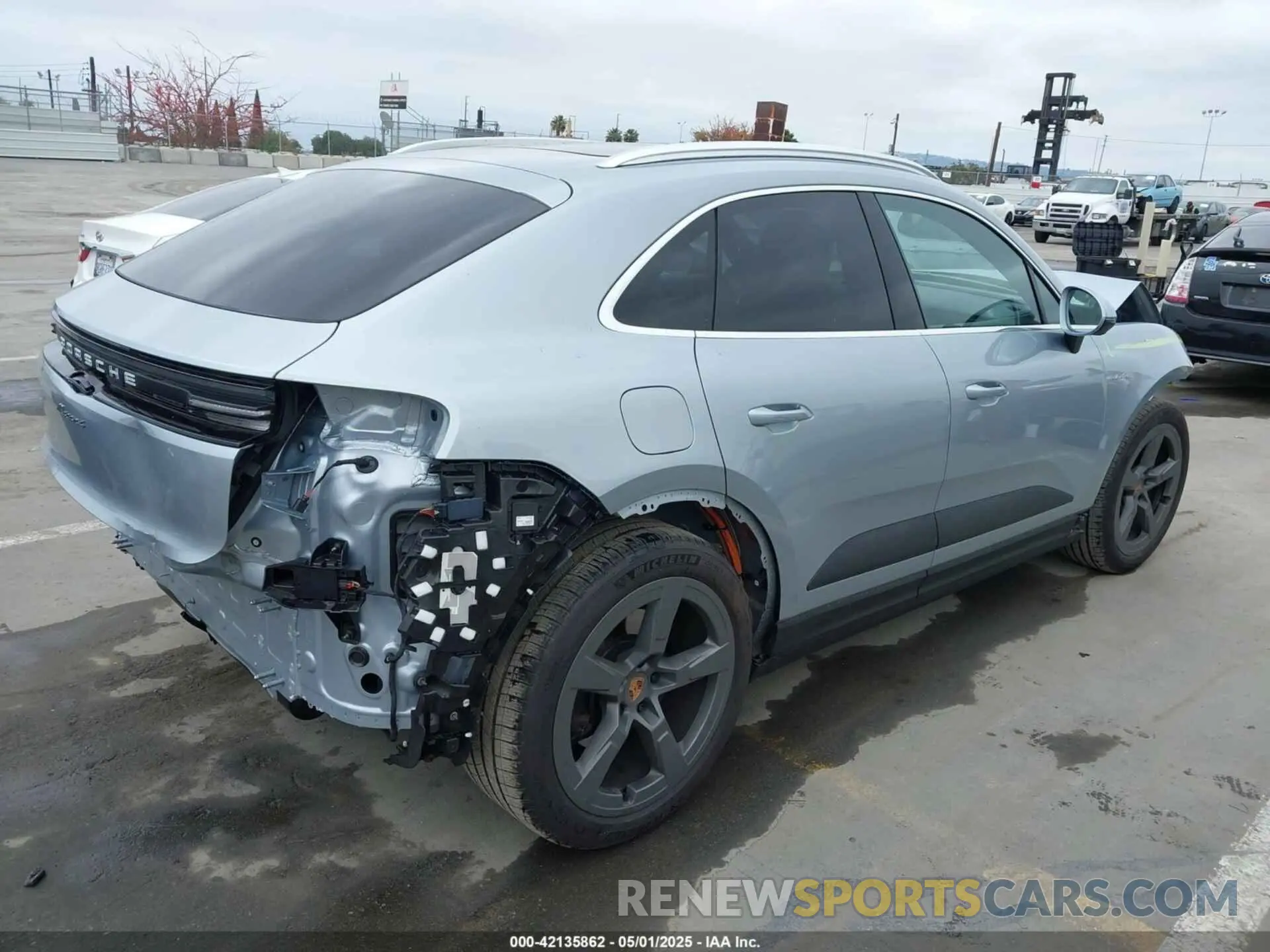 4 fotografías del automóvil dañado WP1AA2XA0RL002544 PORSCHE MACAN ELECTRIC 2024