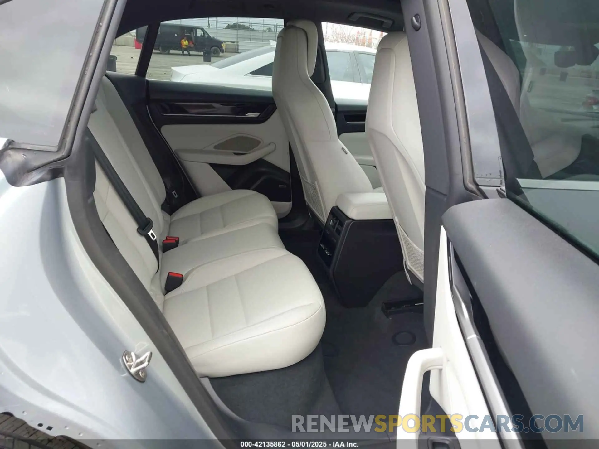 8 fotografías del automóvil dañado WP1AA2XA0RL002544 PORSCHE MACAN ELECTRIC 2024