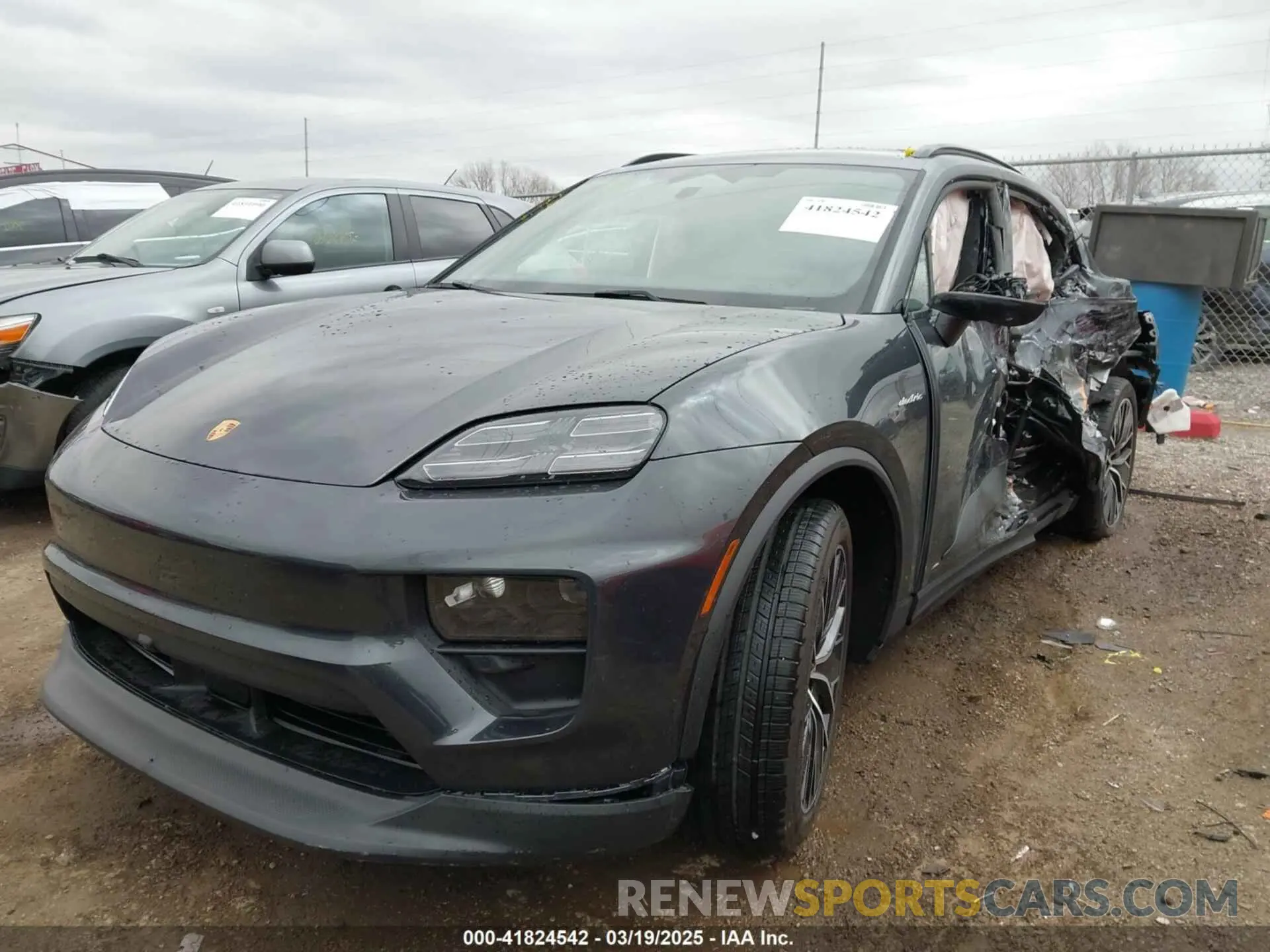 2 fotografías del automóvil dañado WP1AA2XAXRL000512 PORSCHE MACAN ELECTRIC 2024