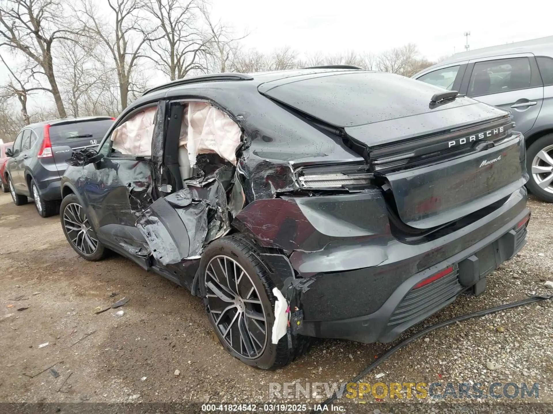 3 fotografías del automóvil dañado WP1AA2XAXRL000512 PORSCHE MACAN ELECTRIC 2024