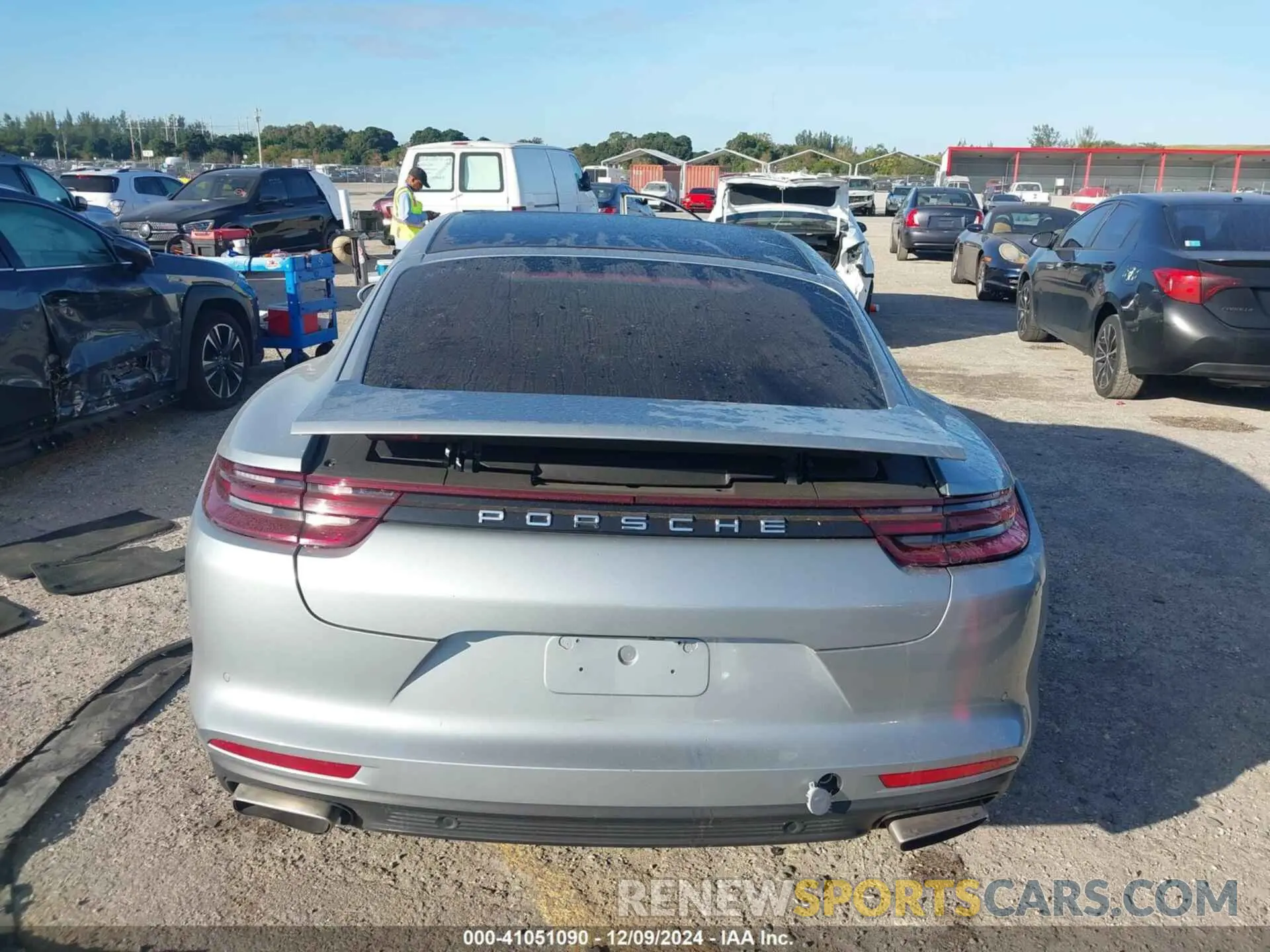 16 fotografías del automóvil dañado WP0AA2A70KL100349 PORSCHE PANAMERA 2019