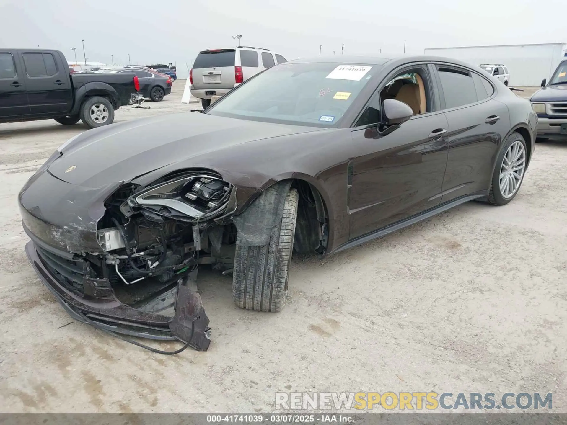 2 fotografías del automóvil dañado WP0AA2A76KL100288 PORSCHE PANAMERA 2019