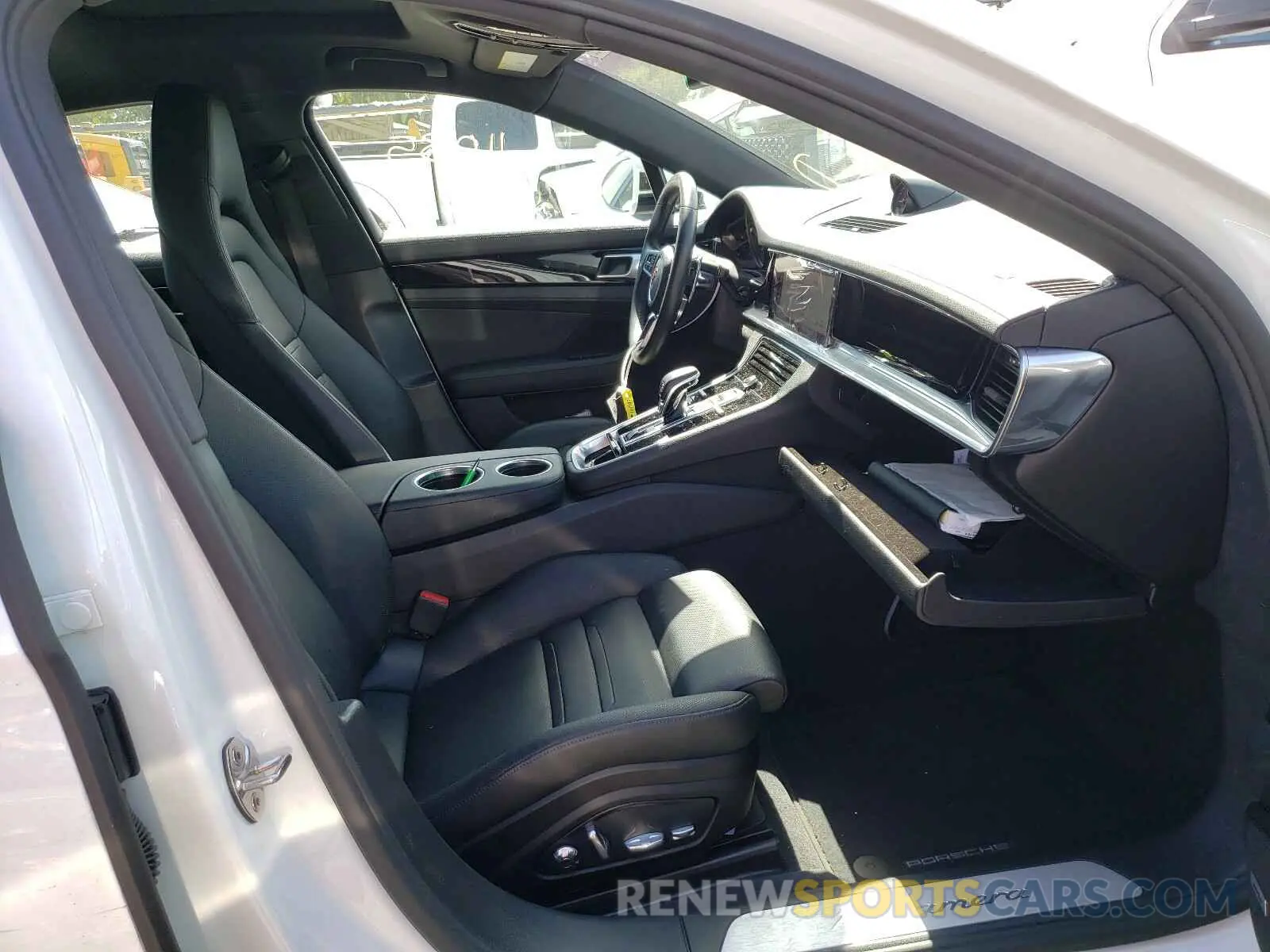 5 fotografías del automóvil dañado WP0AA2A77KL101997 PORSCHE PANAMERA 2019